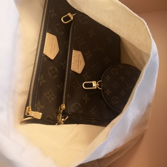 Authentic Louis Vuitton Multi Pochette Accessories - Picture 4 of 16